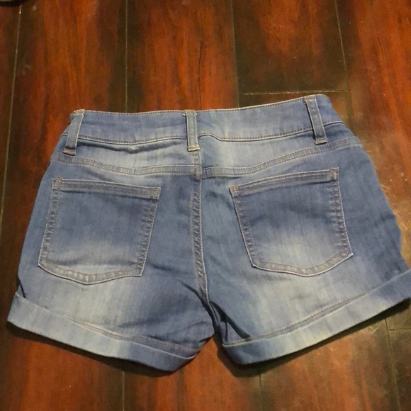 Shorts - Picture 2 of 3